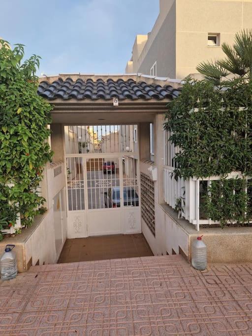 Magnifico Chalet Adosado En Torrevieja, Alicante. Esterno foto