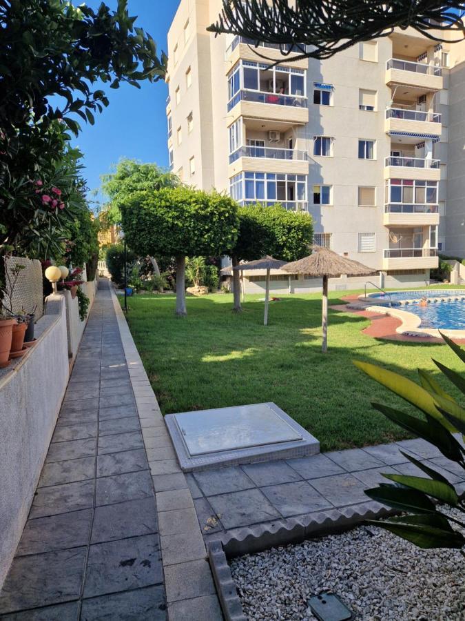 Magnifico Chalet Adosado En Torrevieja, Alicante. Esterno foto